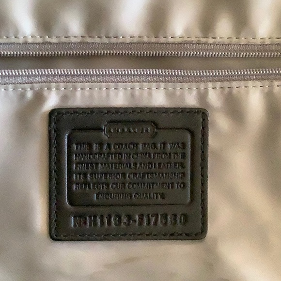 Authentic Coach Shoulder/Cross Body Bag - Picture 3 of 6